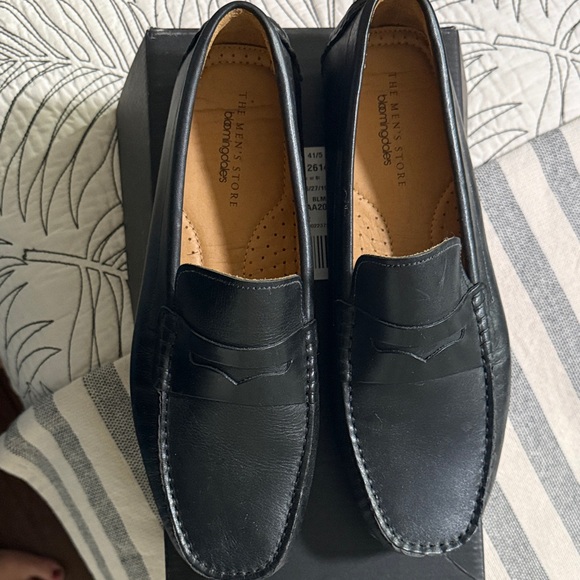The Men\'s Store Bloomingdale’s Classic Black Leather Loafers - like new - 9.5 main image 14